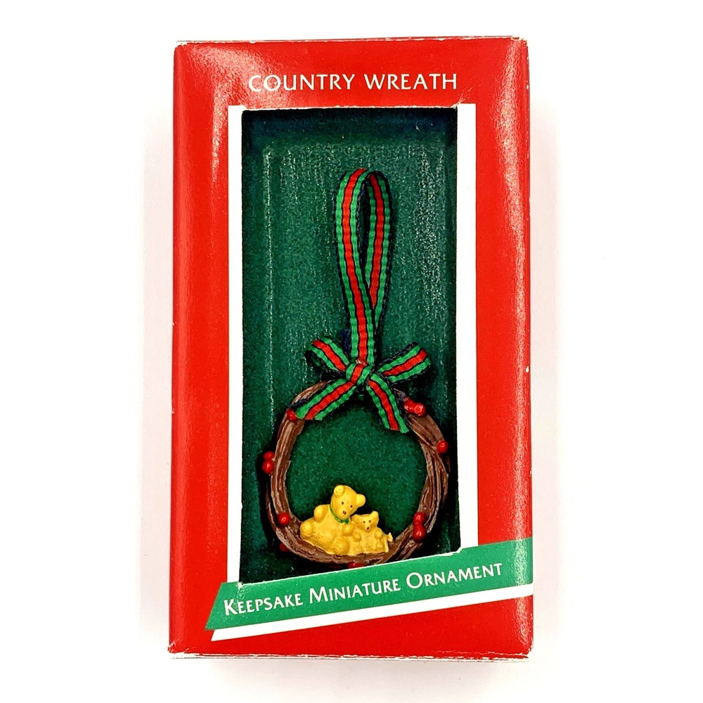 Hallmark Keepsake‎ Ornament 1988 Country Wreath with Teddy Bears